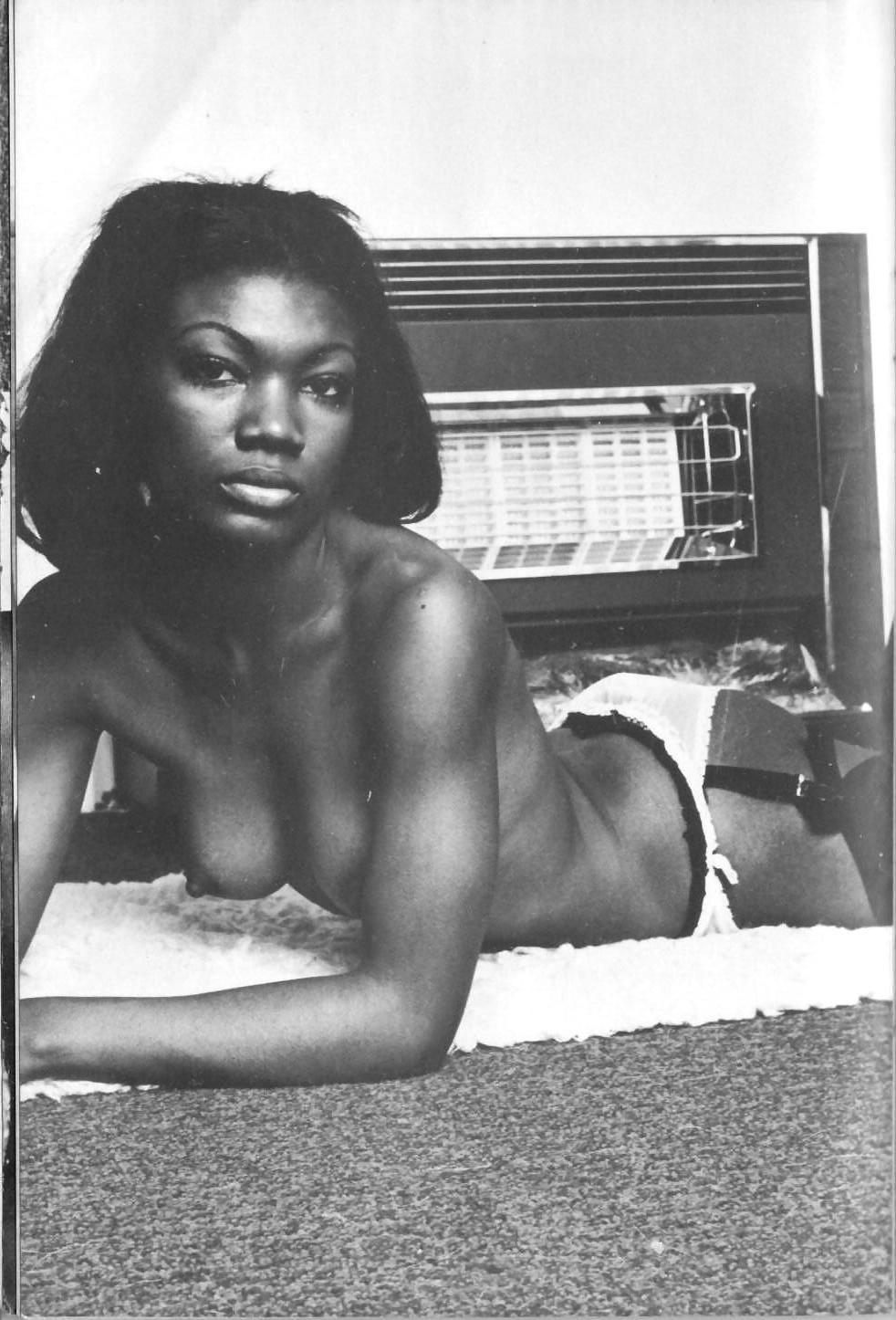 24P Vintage Amateur Black Woman