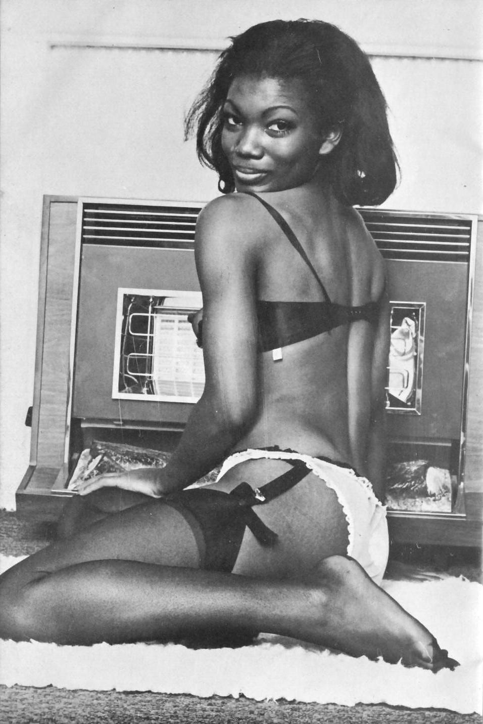 24P Vintage Amateur Black Woman