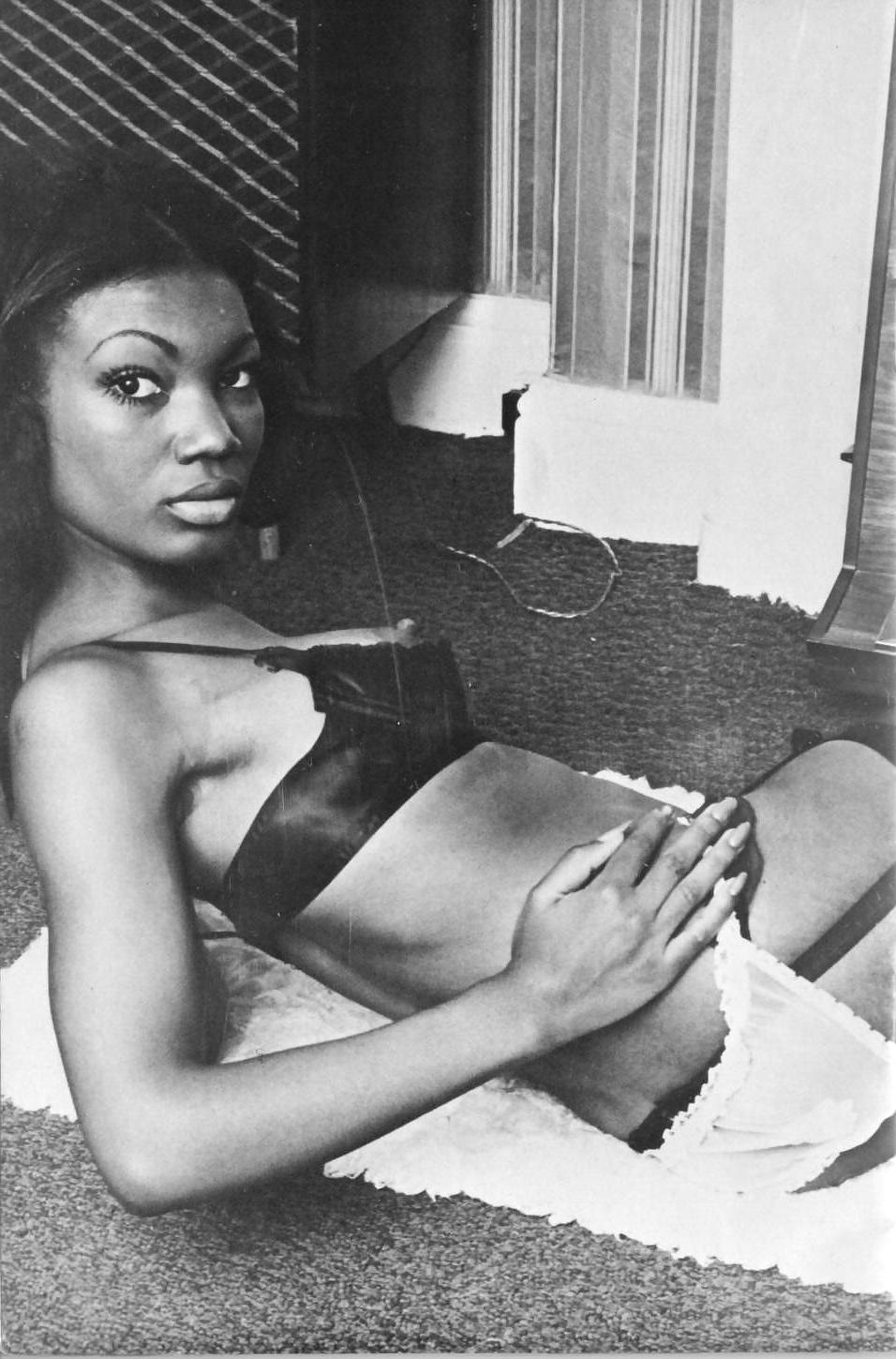 24P Vintage Amateur Black Woman