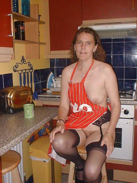 21P Horny wife Susan hot kitchen sex