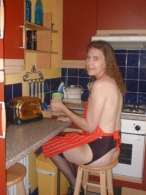 21P Horny wife Susan hot kitchen sex