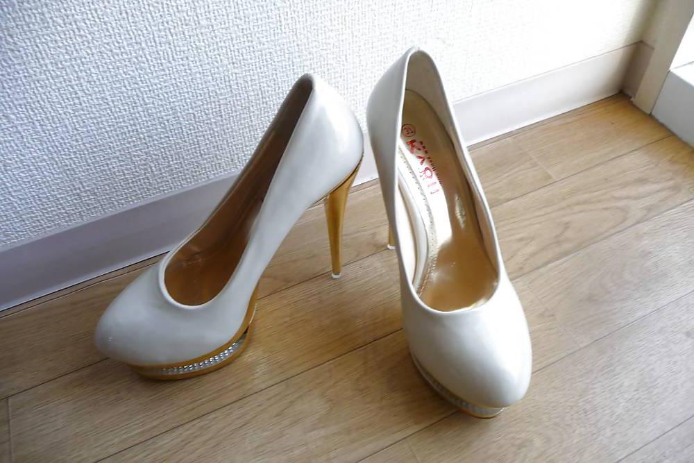13P Sexy Korean pumps with gold heels on cock (1)