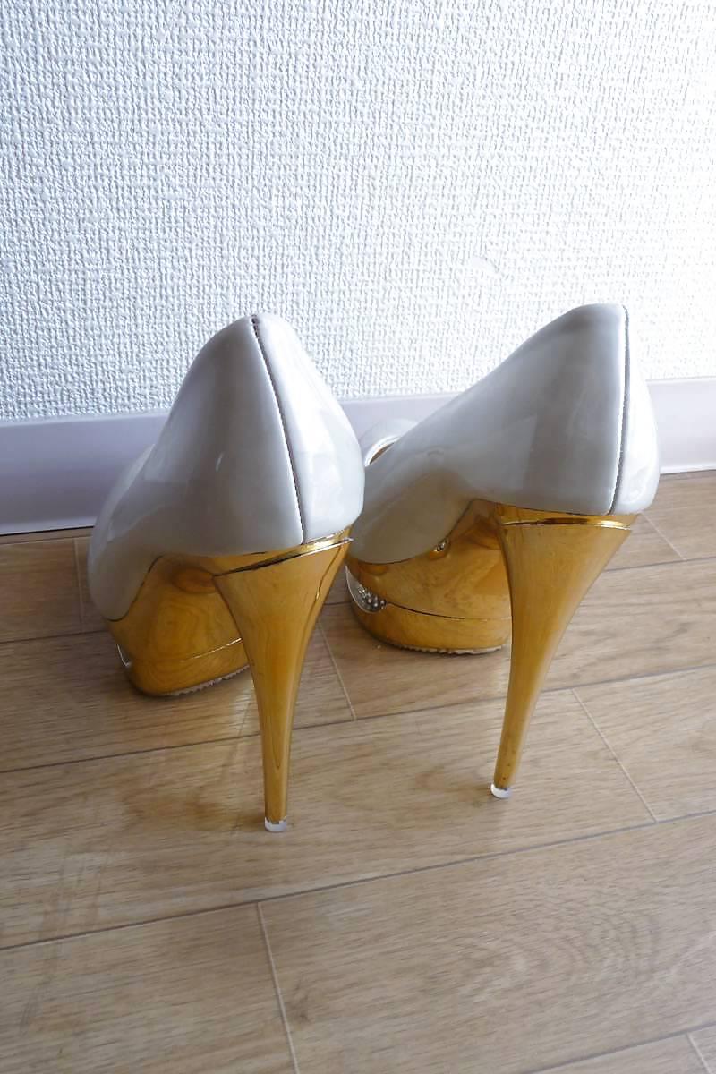 13P Sexy Korean pumps with gold heels on cock (1)
