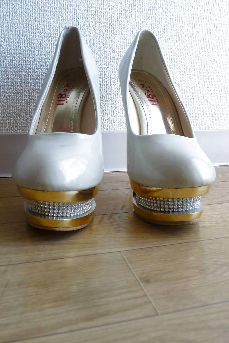 13P Sexy Korean pumps with gold heels on cock (1)