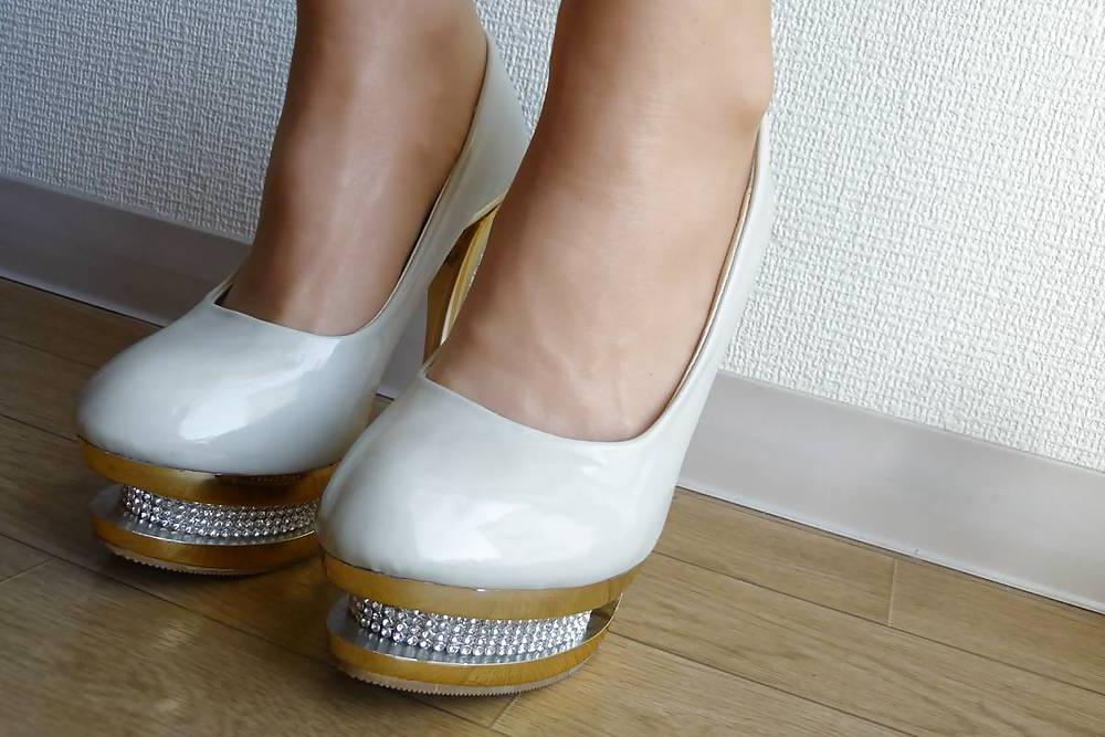 13P Sexy Korean pumps with gold heels on cock (1)