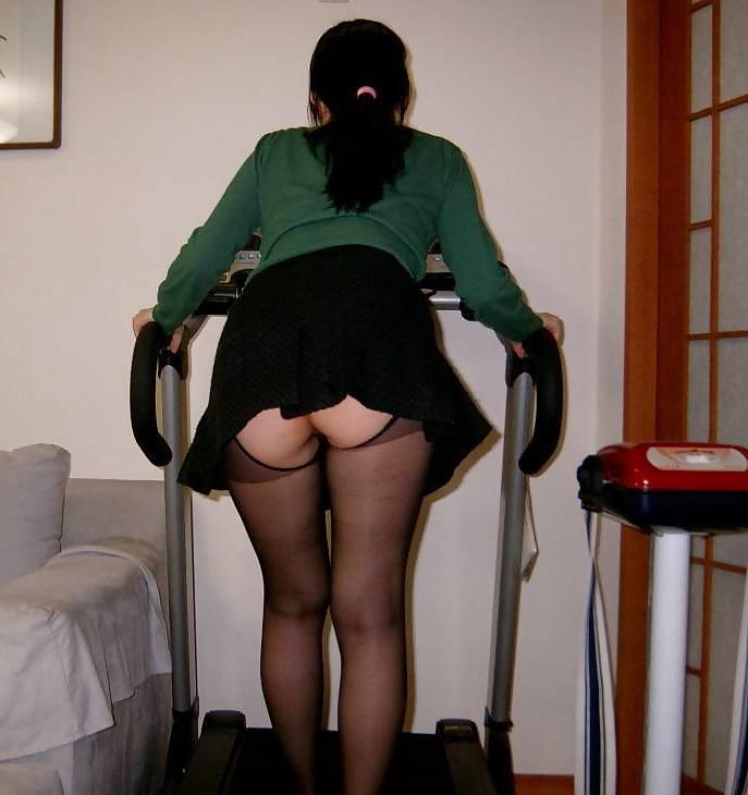 25P Korean wife showing pussy