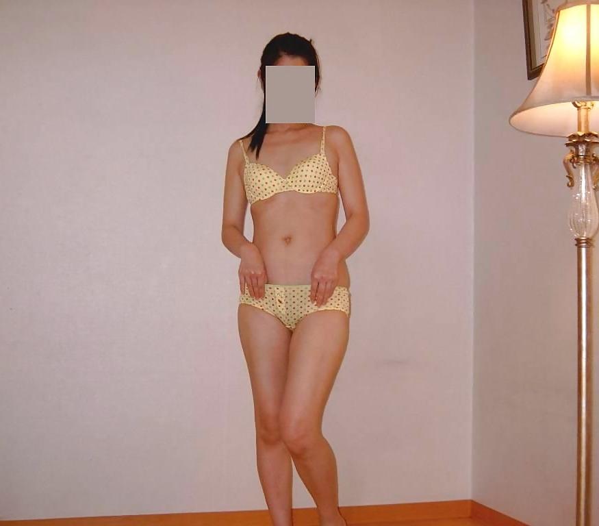 25P Korean wife showing pussy