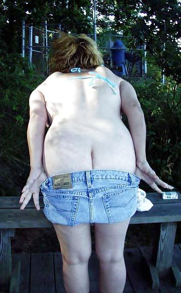 25P Crystal posing in public