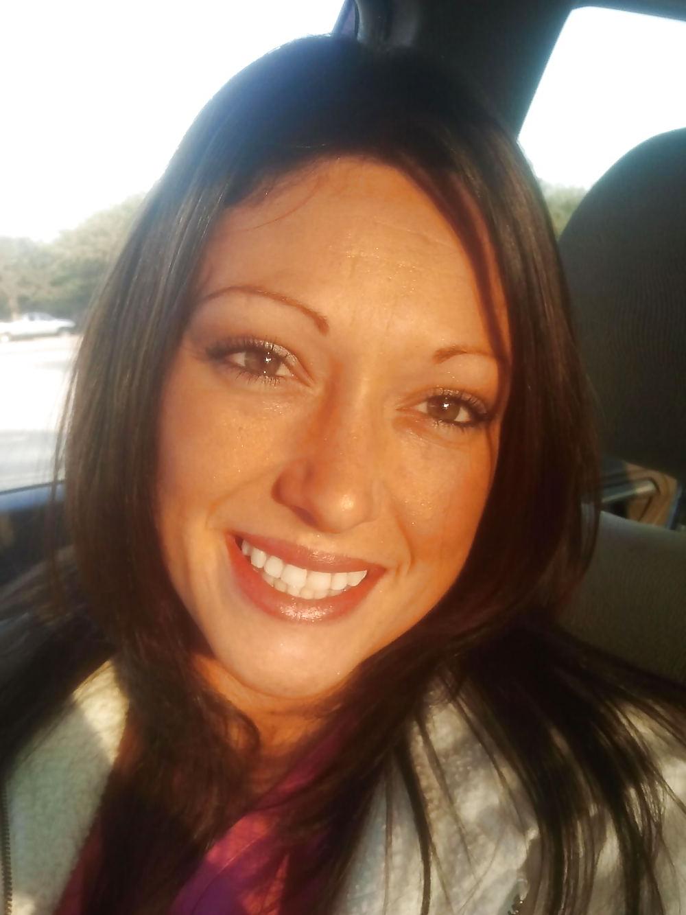 24P Gorgeous Brunette MILF