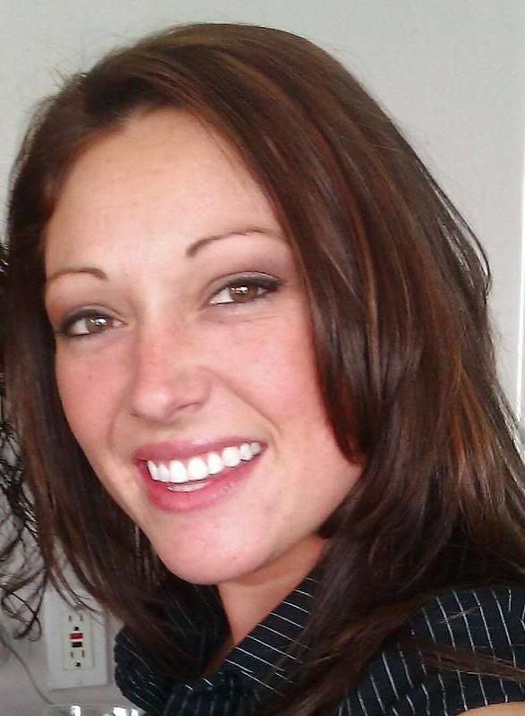 24P Gorgeous Brunette MILF