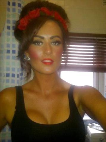 25P More cleavage pics