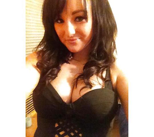 25P More cleavage pics