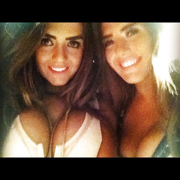 25P More cleavage pics