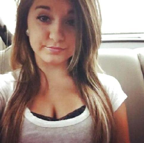 25P More cleavage pics