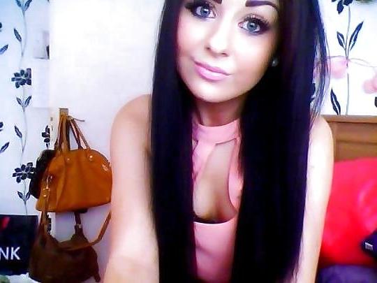 25P More cleavage pics