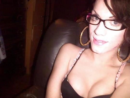25P More cleavage pics