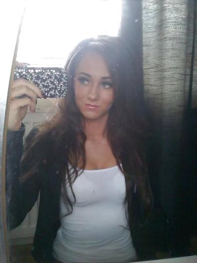 25P More cleavage pics