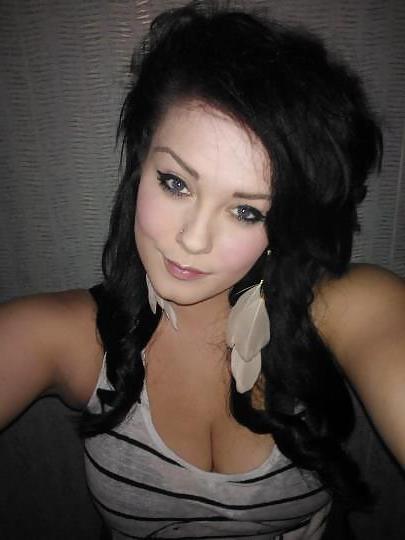 25P More cleavage pics