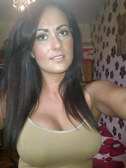 25P More cleavage pics