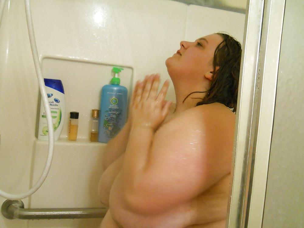 25P BBW Teen - Shower Time!