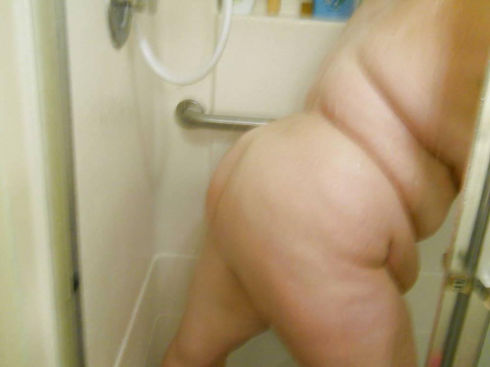 25P BBW Teen - Shower Time!