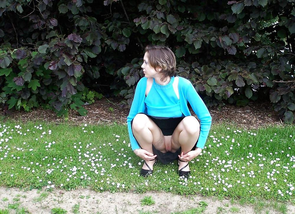 25P No panties, upskirt in  public