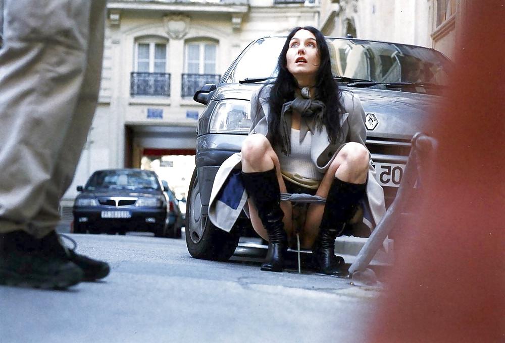 25P No panties, upskirt in  public