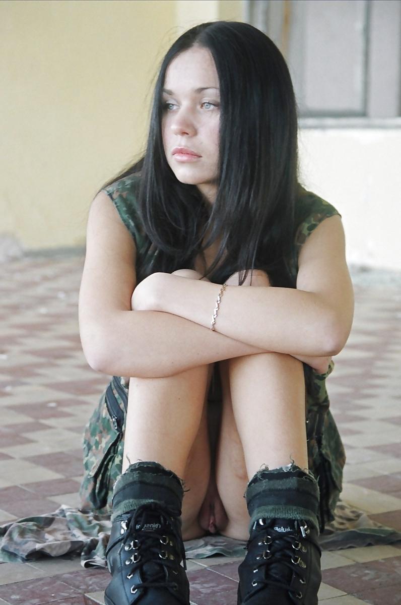 25P No panties, upskirt in  public