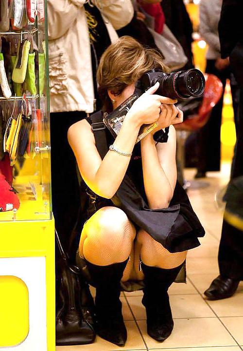 25P No panties, upskirt in  public