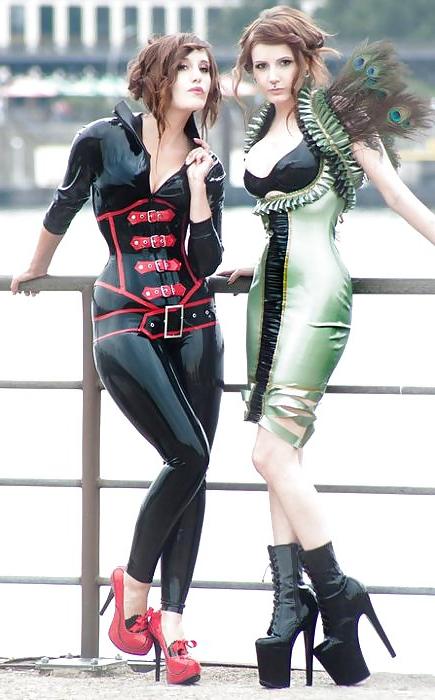 25P Latex Erotica