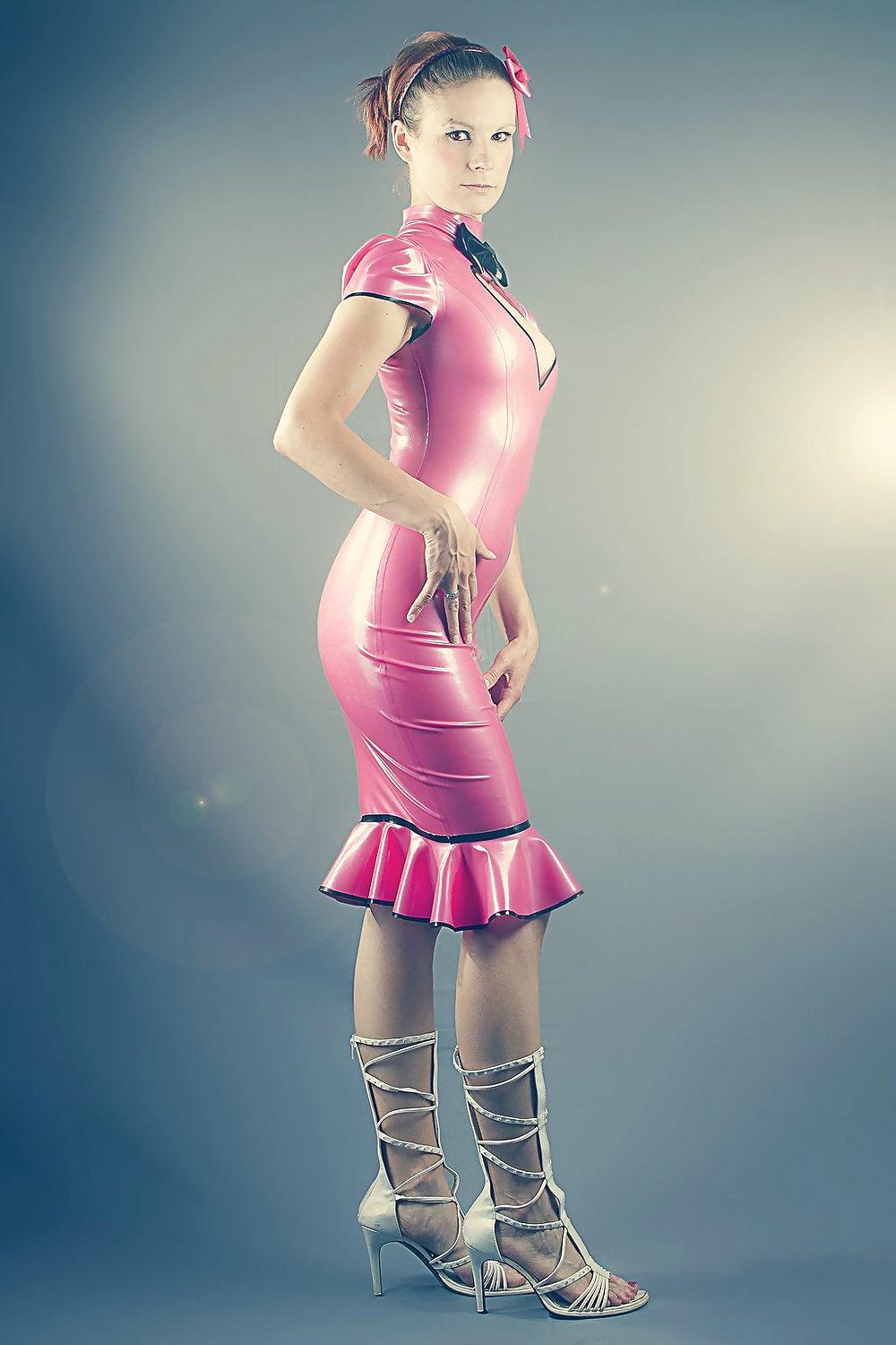 25P Latex Erotica