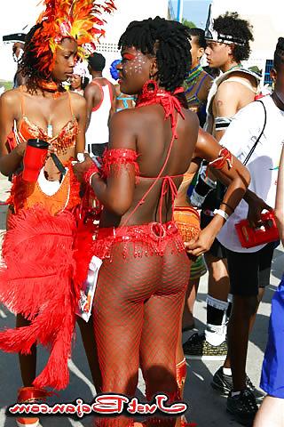 25P Black Carnival Ass