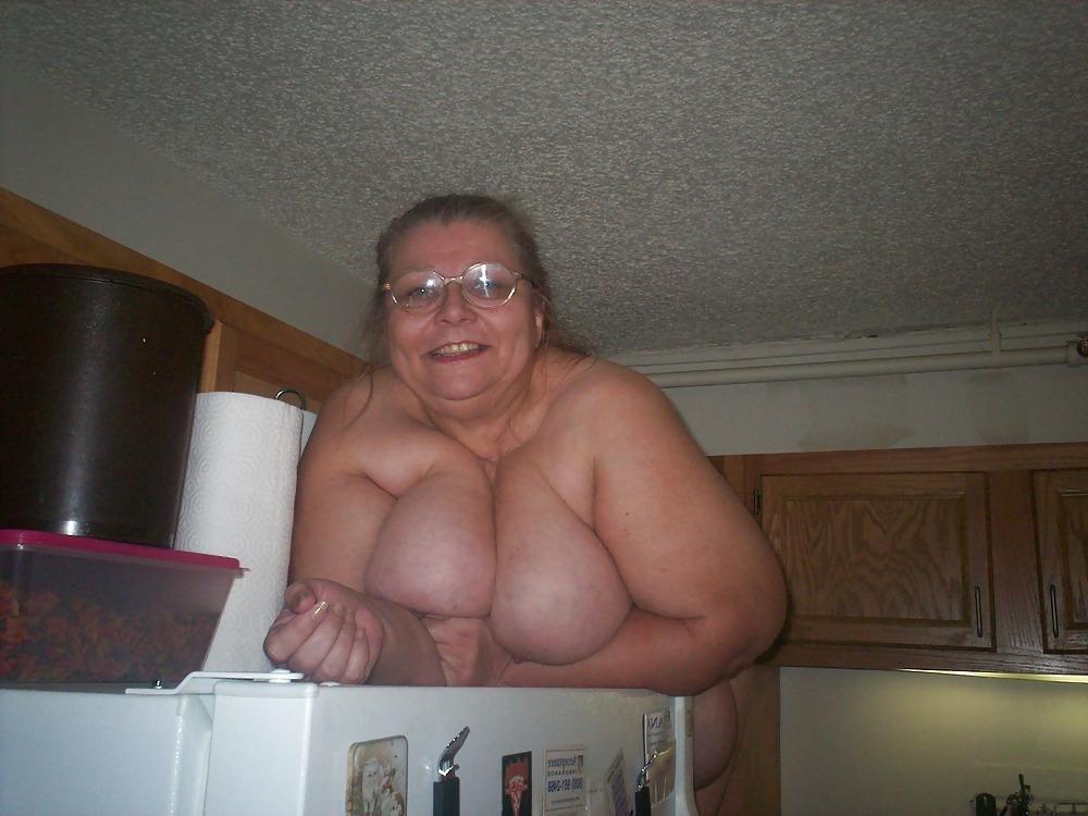 8P Whats cooking in the kitchen 