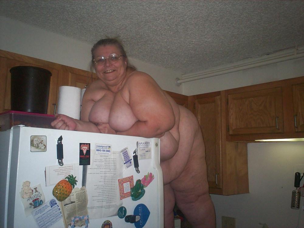 8P Whats cooking in the kitchen 