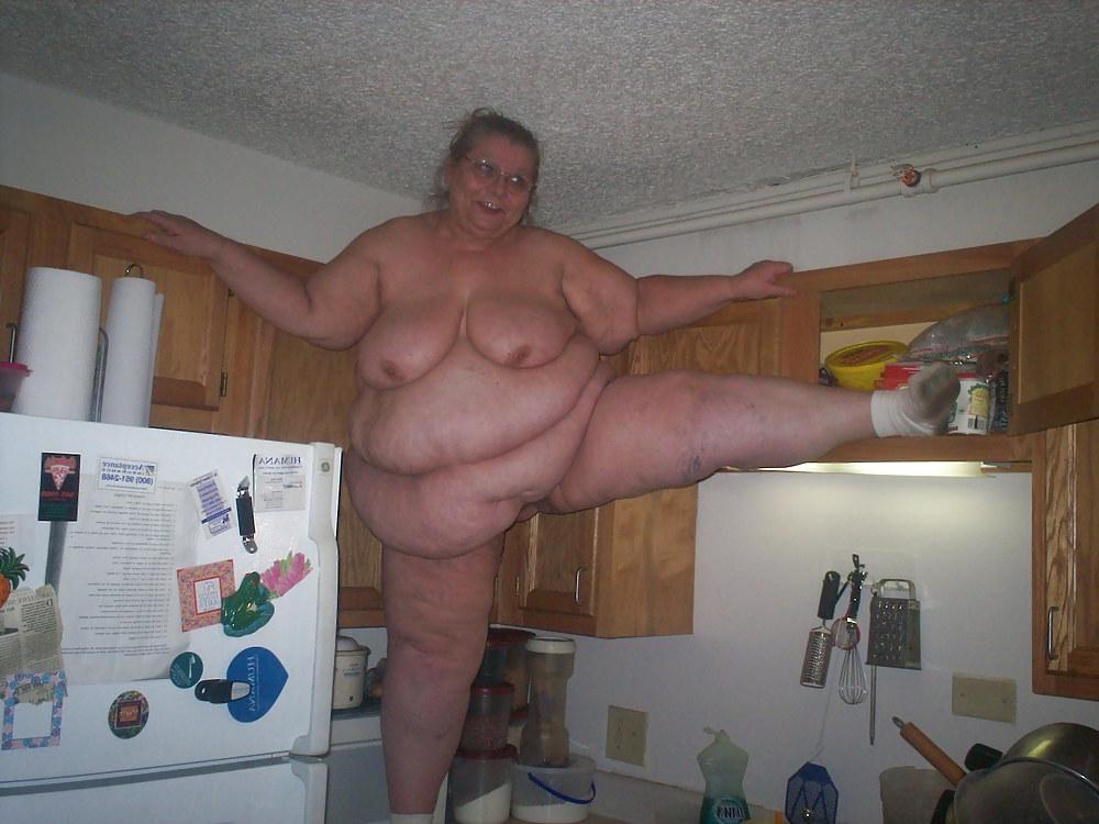 8P Whats cooking in the kitchen 