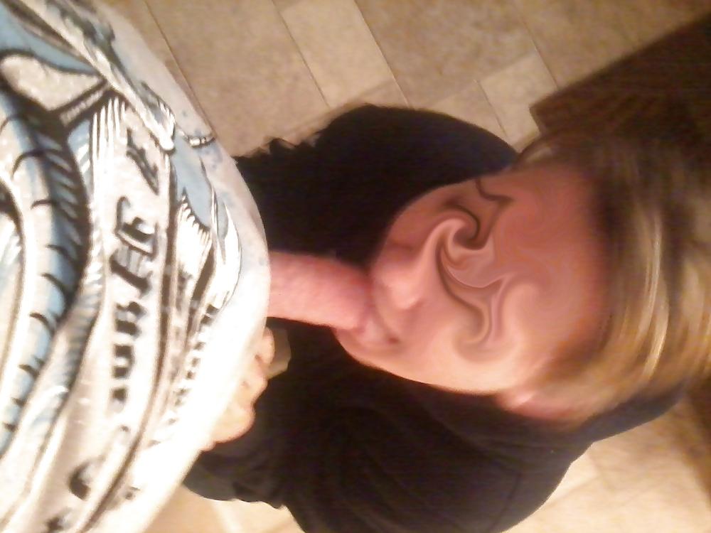 8P Spontaneous blowjob in the kitchen 