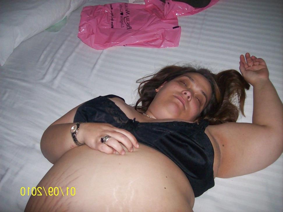 21P My BBW Wife Older Pics Spread Legs with High Heels 