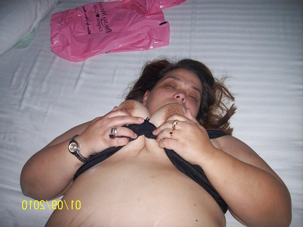 21P My BBW Wife Older Pics Spread Legs with High Heels 