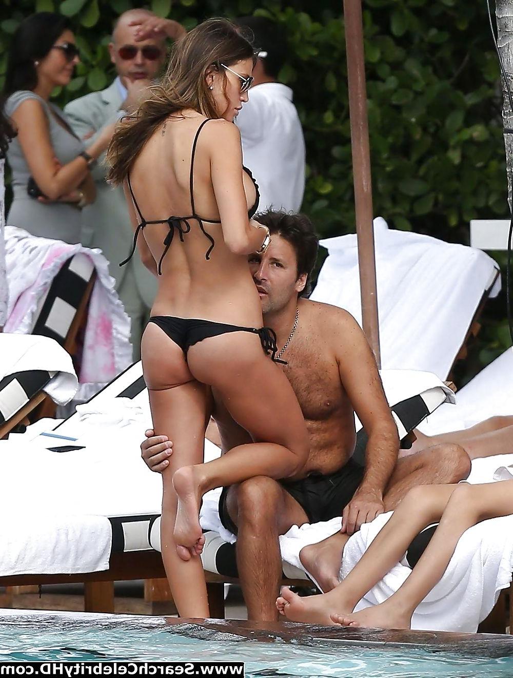 14P Claudia Galanti Bikini Pussy Lip Slip Candids