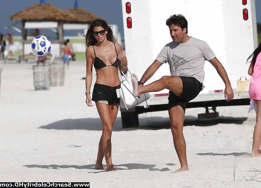 14P Claudia Galanti Bikini Pussy Lip Slip Candids