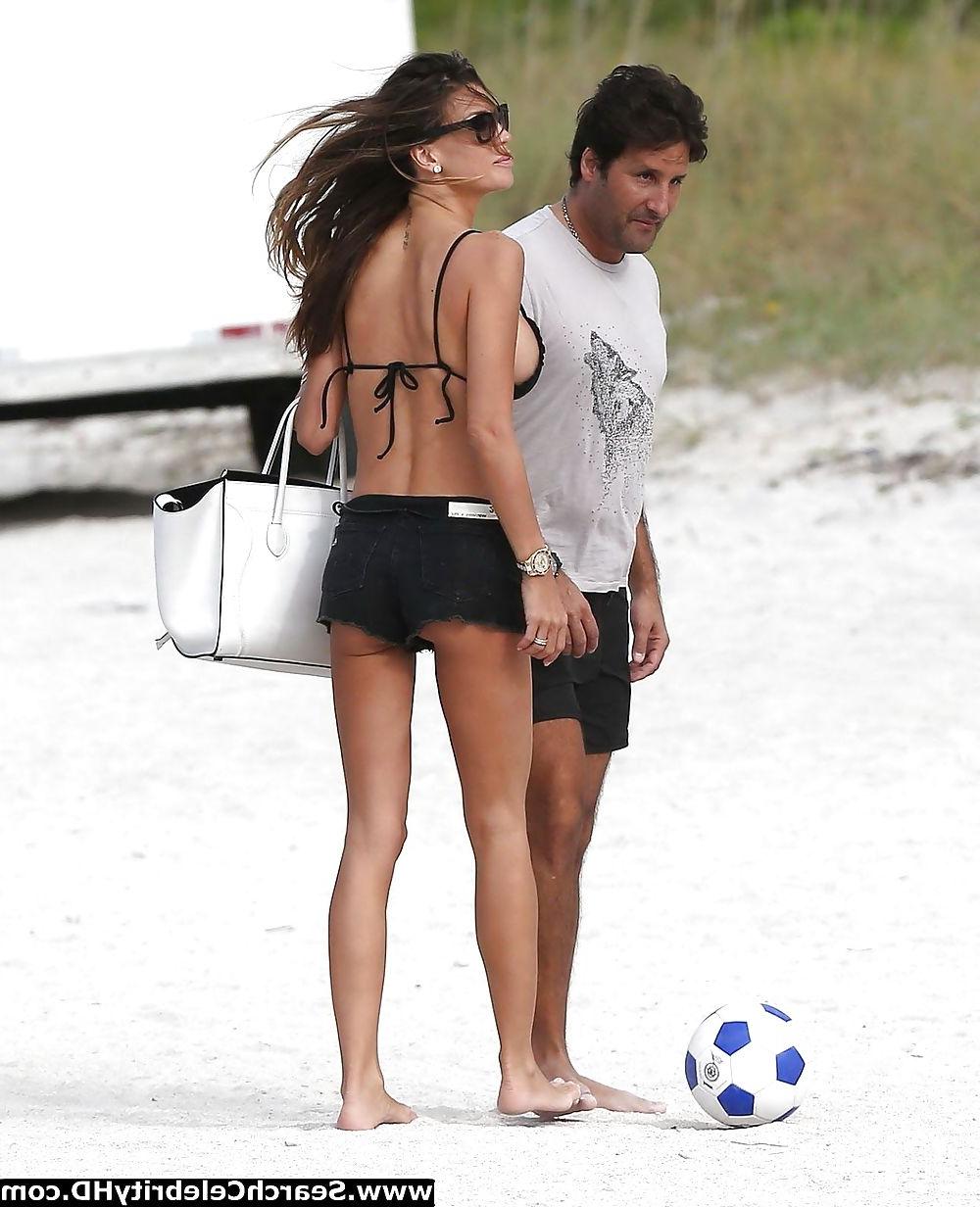 14P Claudia Galanti Bikini Pussy Lip Slip Candids