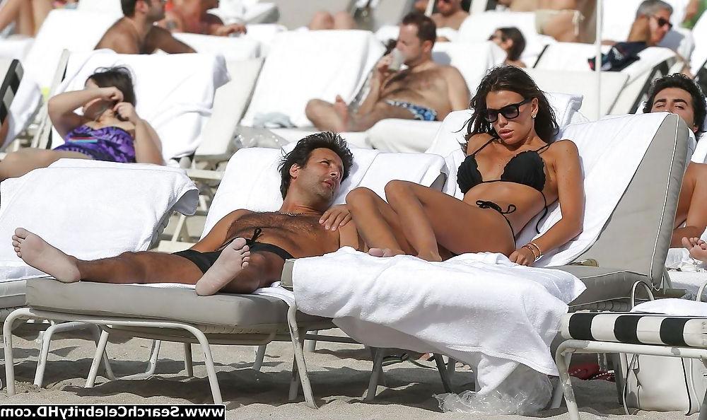 14P Claudia Galanti Bikini Pussy Lip Slip Candids