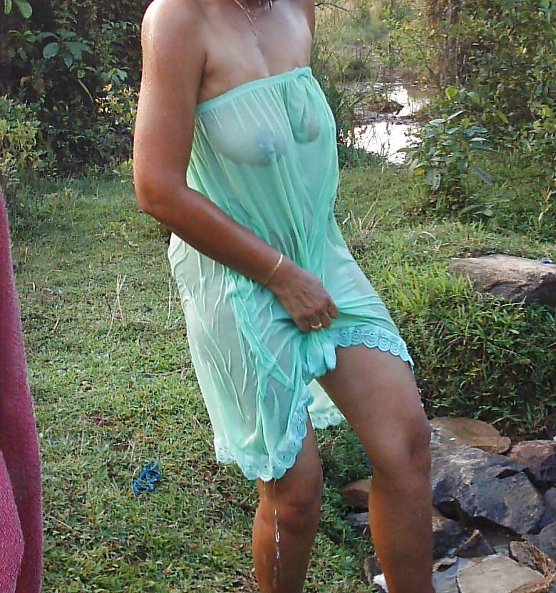 9P Asian Bathing Milfs