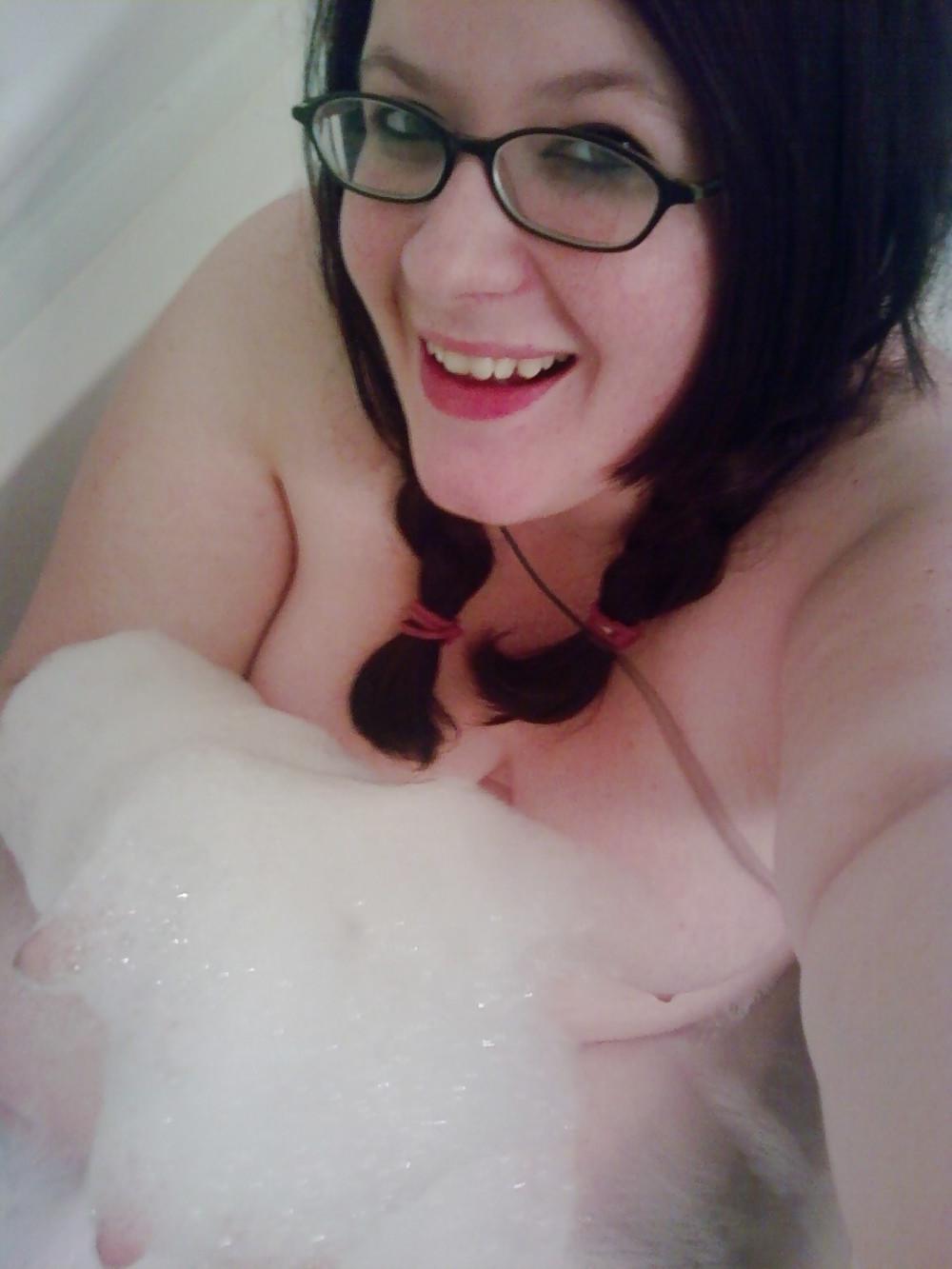 18P Curvy Cleavage Babe