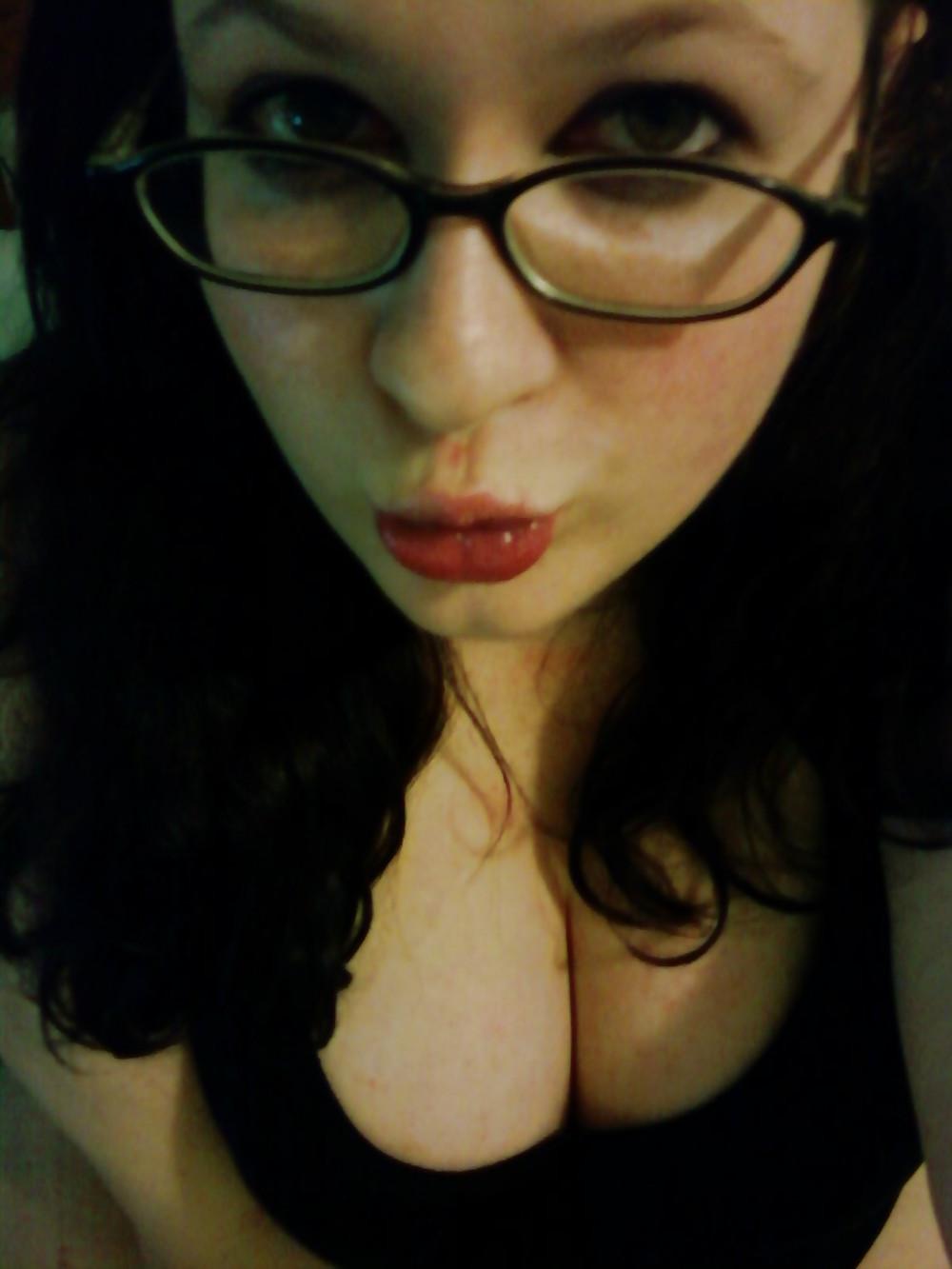 18P Curvy Cleavage Babe