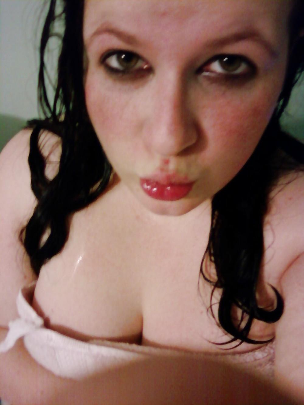 18P Curvy Cleavage Babe