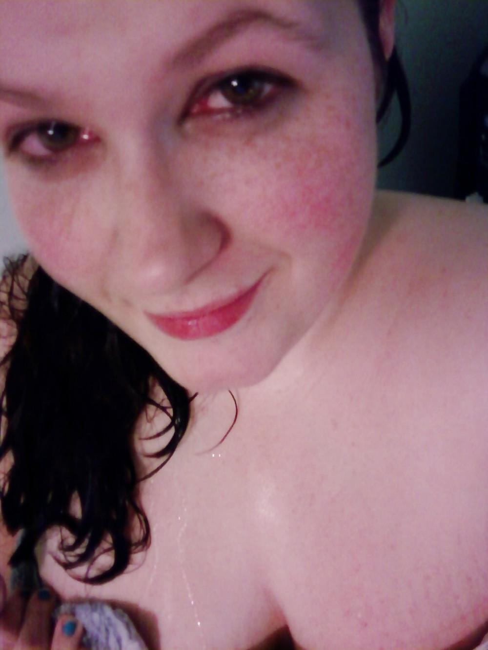 18P Curvy Cleavage Babe