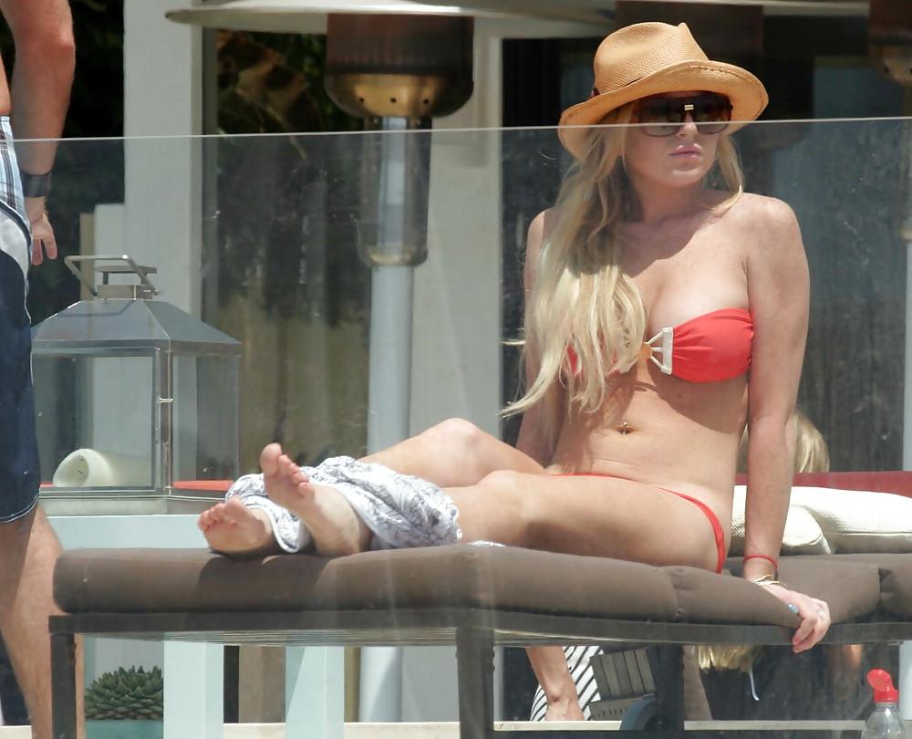 10P Lindsay Lohan ... In Hot Red Bikini
