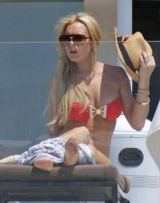 10P Lindsay Lohan ... In Hot Red Bikini