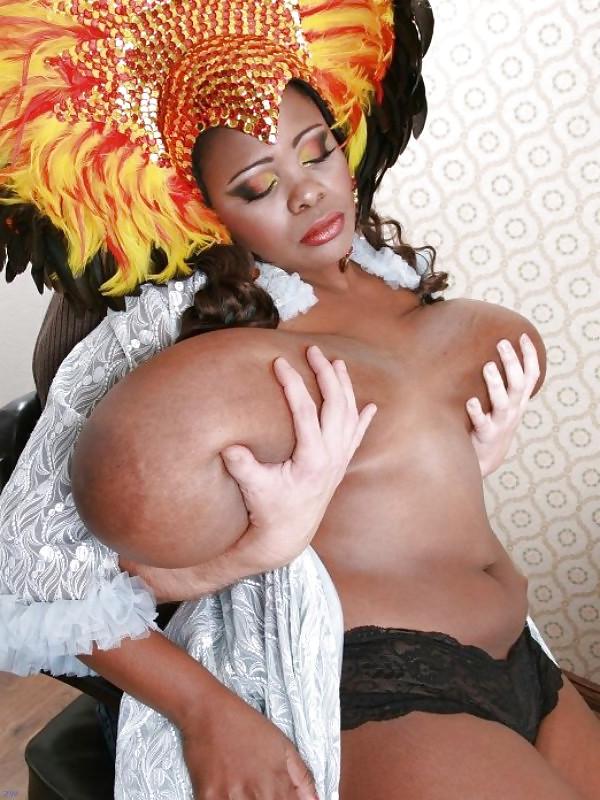25P BLACK PUSSY HEAVEN 32